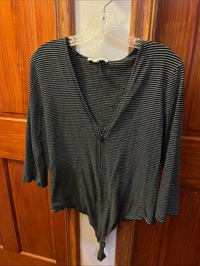 Striped Black and White V-Neck Tie-Hem Long Sleeve Top EXPRESS bodysuit